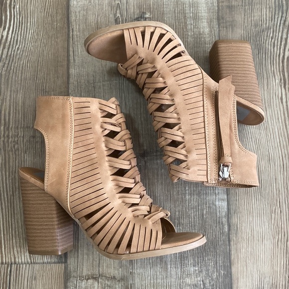 DV by Dolce Vida Nude Heels - Picture 6 of 9